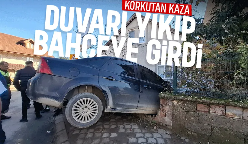 Başka araçla çarpışan otomobil duvarı yıkıp bahçeye daldı