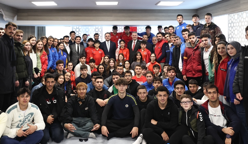 Başkan Adayı Çelik gençlerle bir araya geldi