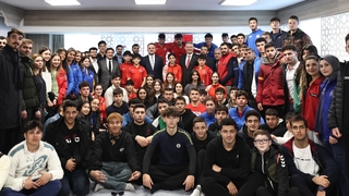 Başkan Adayı Çelik gençlerle bir araya geldi