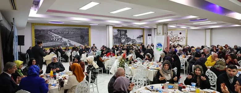 Başkan Alemdar, 65 yaş üstü vatandaşlarla aynı sofradaydı