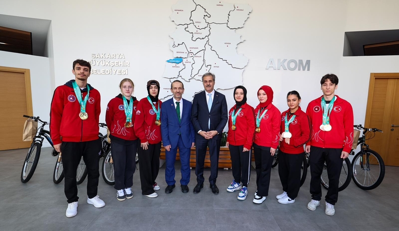 Başkan Alemdar Çin’de tarih yazan dünya şampiyonlarını ağırladı