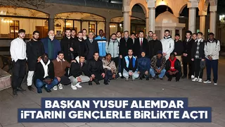 Başkan Alemdar, iftarını üniversite öğrencileri ile açtı
