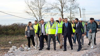 Başkan Alemdar, Karakamış’ta spor salonu çalışmalarını inceledi