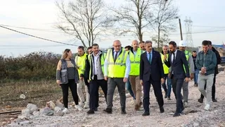 Başkan Alemdar, Karakamış’ta spor salonu çalışmalarını inceledi