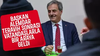 Başkan Alemdar teravih sonrası çay sohbetine katıldı