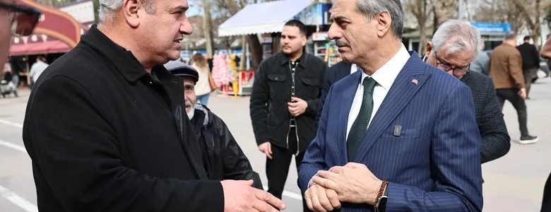 Başkan Alemdar’dan Ramazan klasiği; Vatandaşlarla kucaklaştı