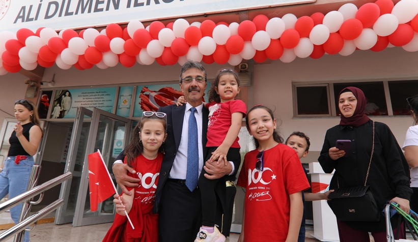 Başkan Dinç, 23 Nisan kutlamalarına katıldı