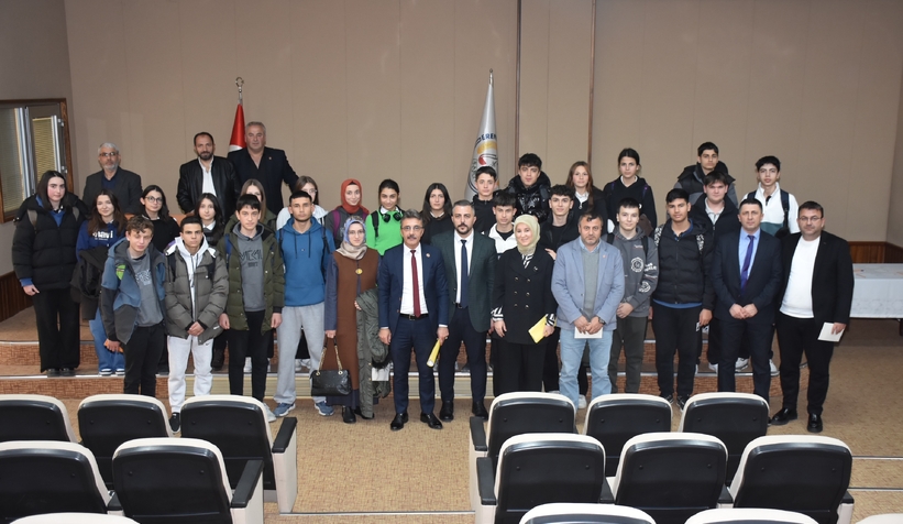 Başkan Dinç mecliste öğrencileri ağırladı