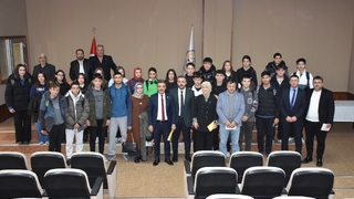 Başkan Dinç mecliste öğrencileri ağırladı