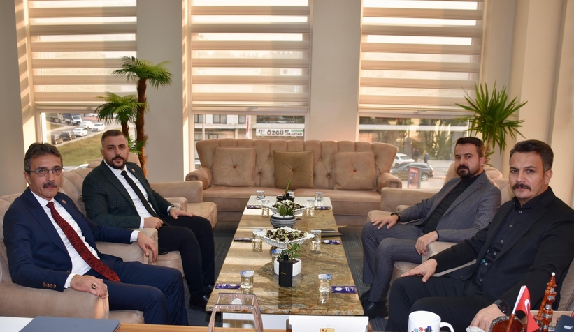 Başkan Dinç Taraklı belediye Başkanı'nı misafir etti