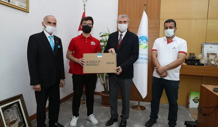 Başkan Ekrem Yüce Teknofest birincilerini ağırladı