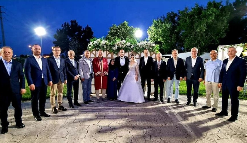 Başkan Işıksu nikahı kıydı, Bakan Yardımcısı Duran nikah şahidi oldu