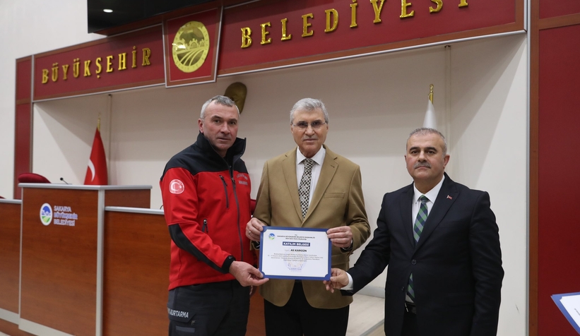 Başkan Yüce arama kurtarma ekibiyle buluştu