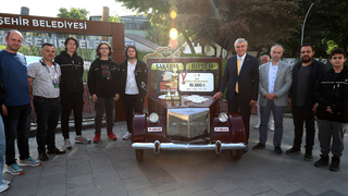 Başkan Yüce, gençlerin mutluluğunu paylaştı