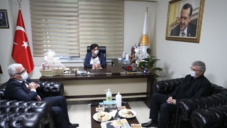 Başkan Yüce Kırşehir’de AK Parti İl teşkilatını ziyaret etti