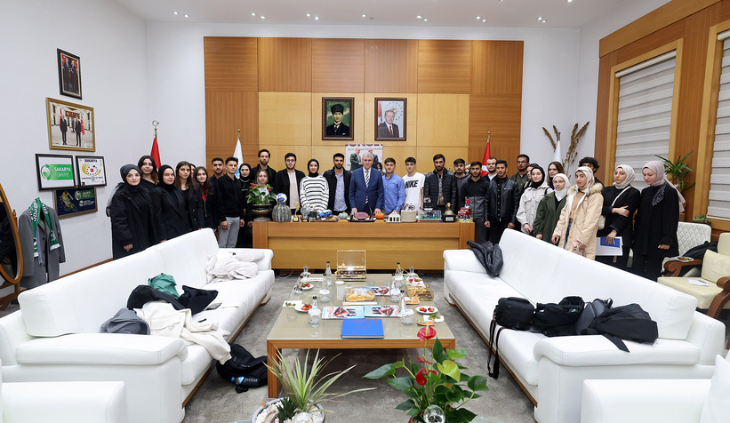 Başkan Yüce, siyaset öğrencileriyle buluştu