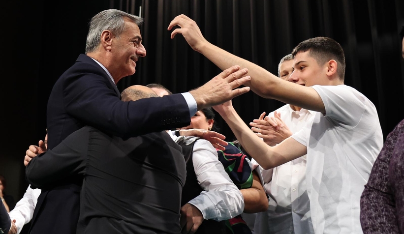 Başkan Yusuf Alemdar özel günde, özel bireylerle kucaklaştı