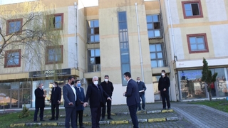 Başsavcı, Ferizli'de adliyenin taşınacağı binayı inceledi