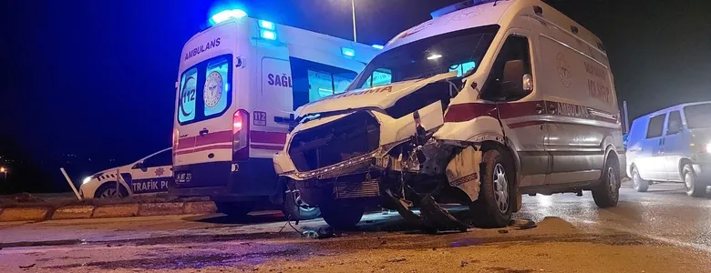 Batakköy Kavşağı'nda ambulans ile otomobil çarpıştı