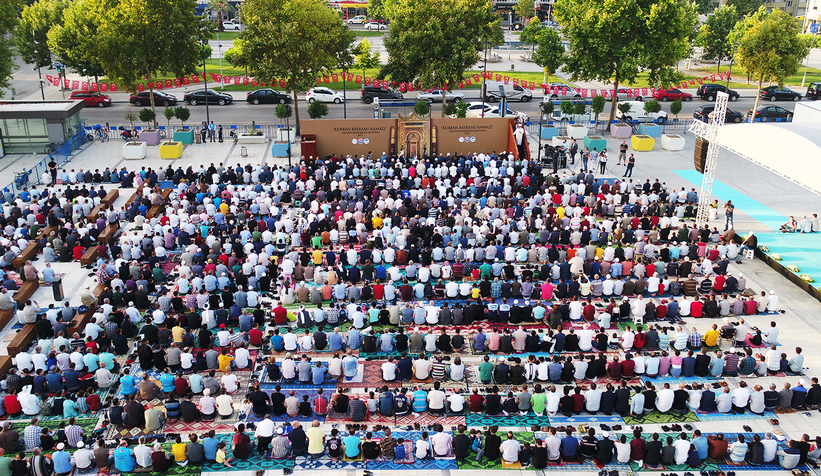 Bayram namazı Demokrasi Meydanı'nda kılınacak