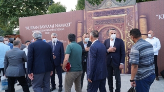 Bayram Namazını Demokrasi Meydanı'nda kıldılar