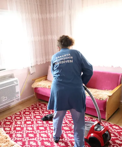 Bayram öncesi yaşlıların evini temizlediler