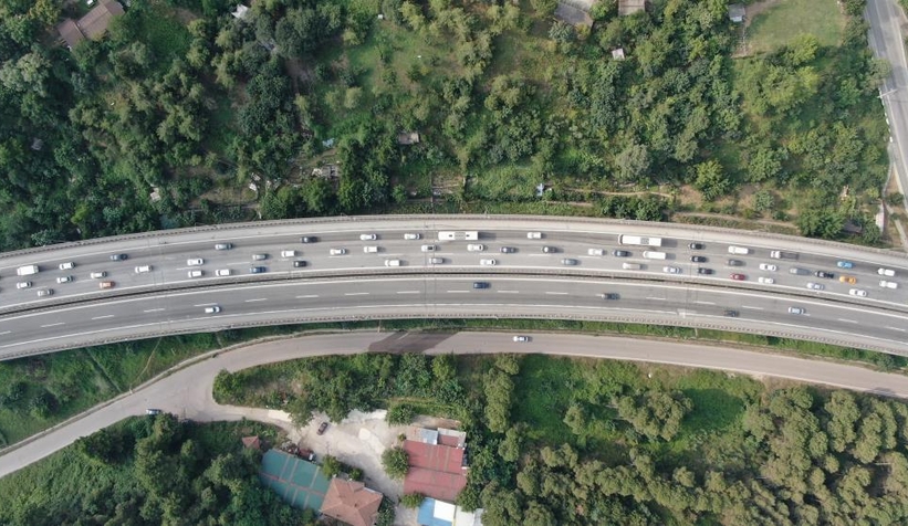 Bayramın ikinci günü yola çıkanlar TEM’i kilitledi