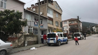 Bebeğini yıkarken sara nöbeti geçirdi: Bebeği yoğun bakımda