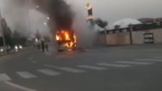 Belediye otobüsü alev alev yandı