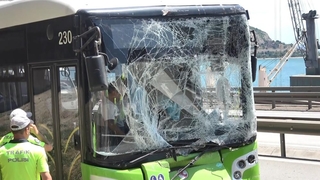 Belediye otobüsü ile tanker çarpıştı, 11 yaralı