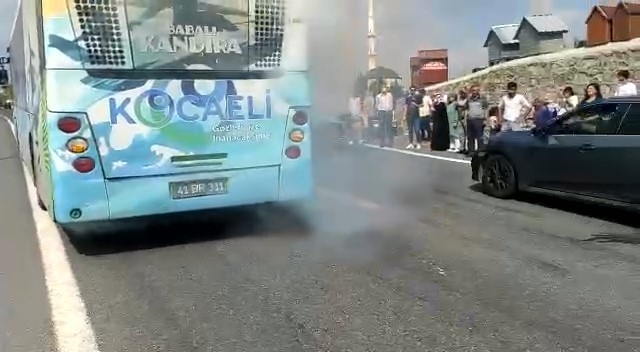 Belediye otobüsünde yangın paniği