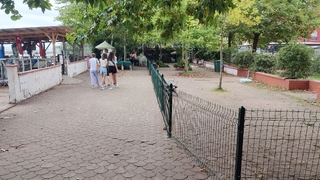 Belediye yürüyüş bandını çitle çevirdi, vatandaş isyan etti