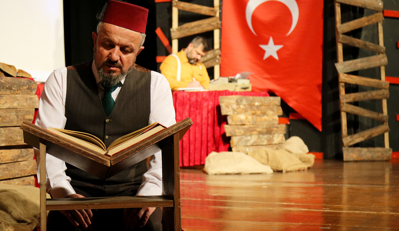 Ben, Mehmet Akif oyunu duygu dolu anlar yaşattı