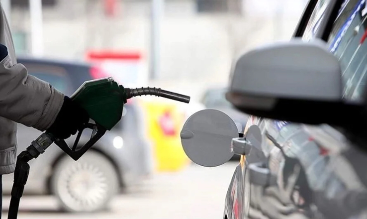 Benzin ve motorine zam; Pompaya yansıdı