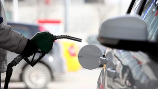 Benzin ve motorine zam; Pompaya yansıdı