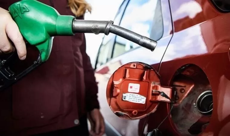 Benzin zammı pompaya yansıdı