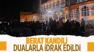 Berat Kandili'nde vatandaşlar camilere akın etti