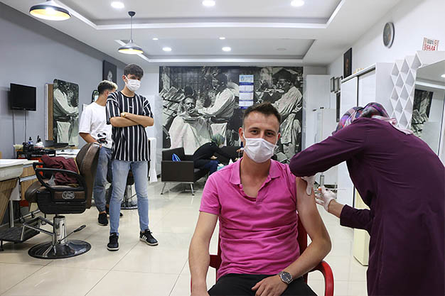 Berber esnafı aşılandı