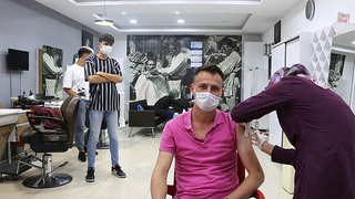 Berber esnafı aşılandı