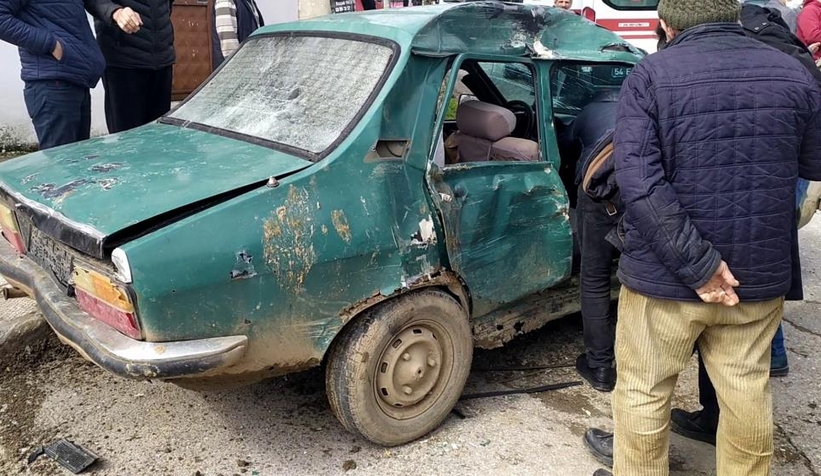 Beton mikseri otomobile çarptı: 3 yaralı