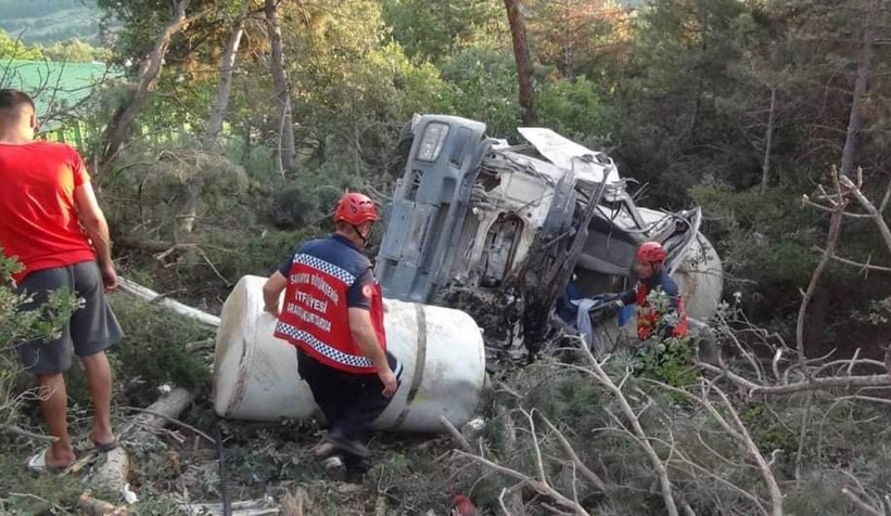 Beton mikseri şarampole uçtu; 1 ağır yaralı