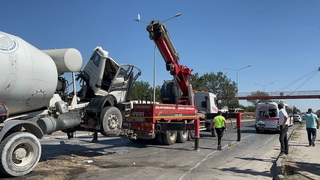 Beton mikseri yolcu otobüsüne ve ambulansa çarptı: 14 yaralı