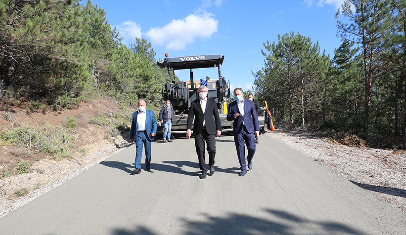 Beton yol çalışmaları Geyve’de sürüyor