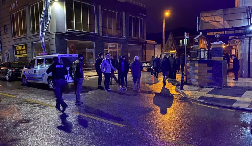 Bıçak ve sopalarla birbirlerine girdiler