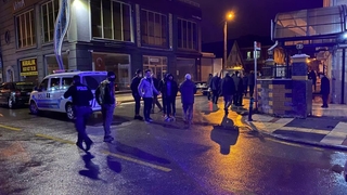 Bıçak ve sopalarla birbirlerine girdiler