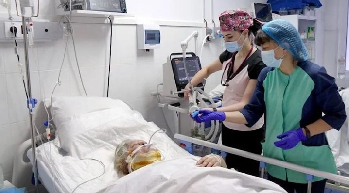 Bilim insanları uyardı: Covid-19’un en belirgin belirtisi değişti