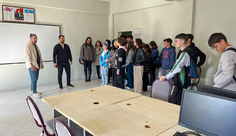 Bilişim Teknolojileri MYO YKS adaylarını ağırladı