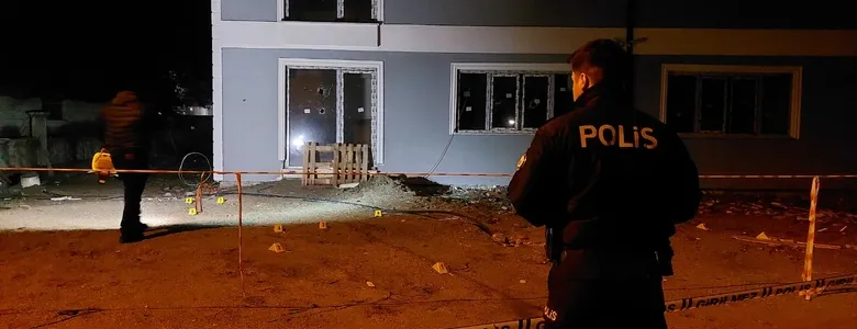 Binaya silahlı saldırı; Kurşun yağmuruna tuttu