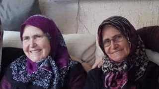 Bir gün arayla vefat ettiler