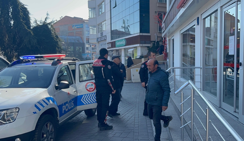 Bir telefonla bankaya koştu, parasından oldu